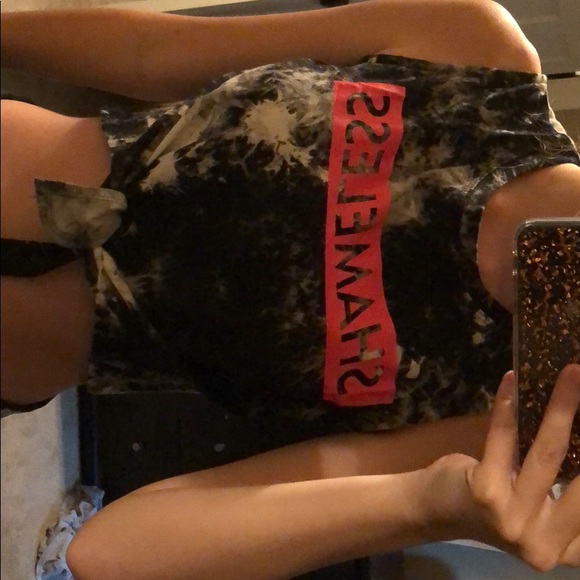 graphic crop top - Picture 3 of 3